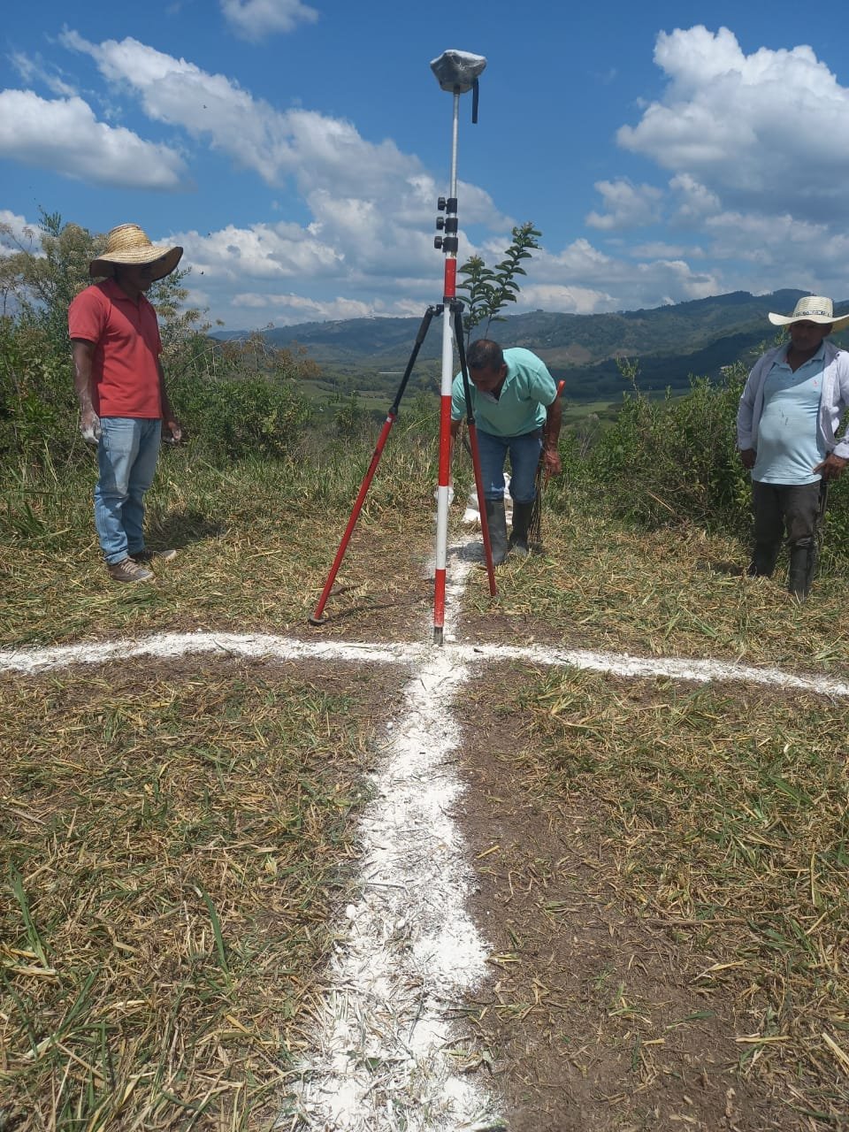 Topógrafos profesionales en campo
