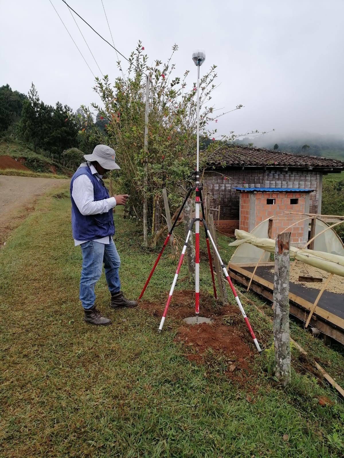 Medición centimétrica con equipo GNSS RTK